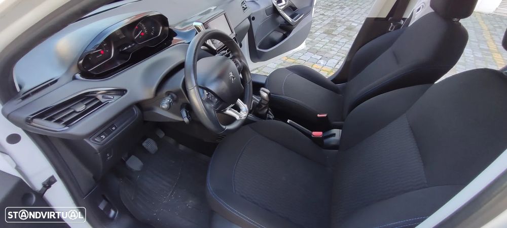 Peugeot 208 1.2 PureTech Signature - 16