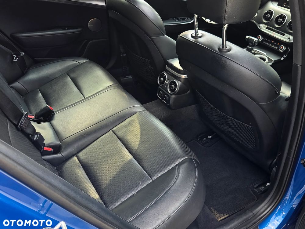 Kia Stinger 3.3 T-GDI V6 GT AWD - 22