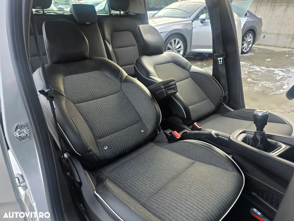 Renault Clio TCe 100 INTENS - 28