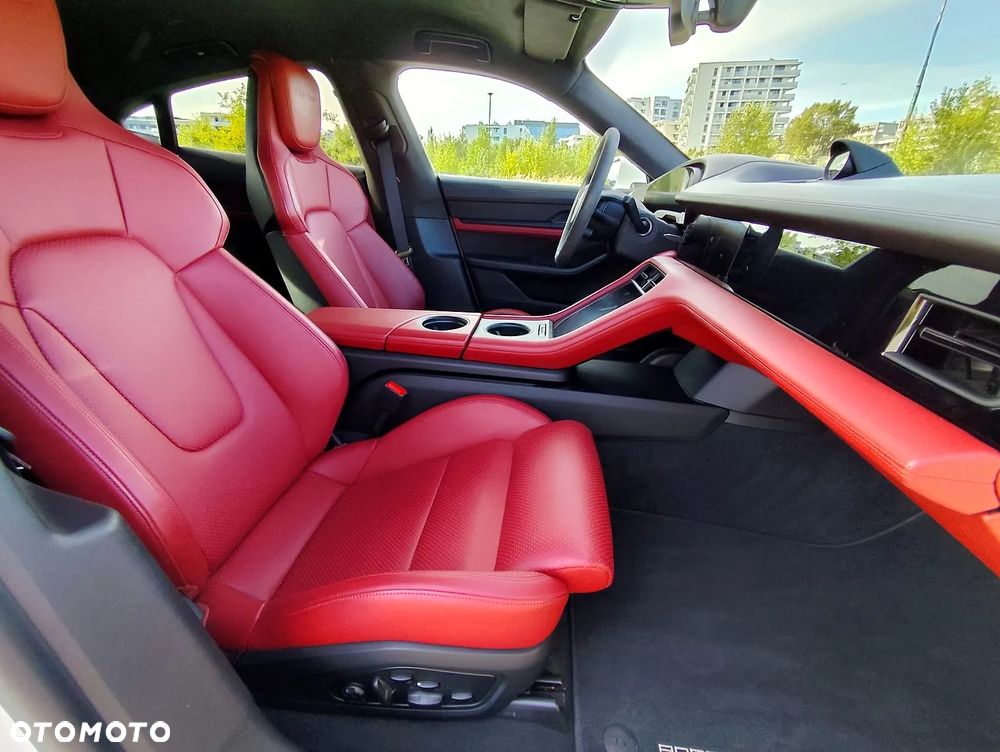 Porsche Taycan Turbo - 10