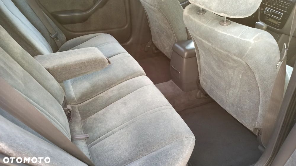 Toyota Camry 3.0 V6 LE - 21