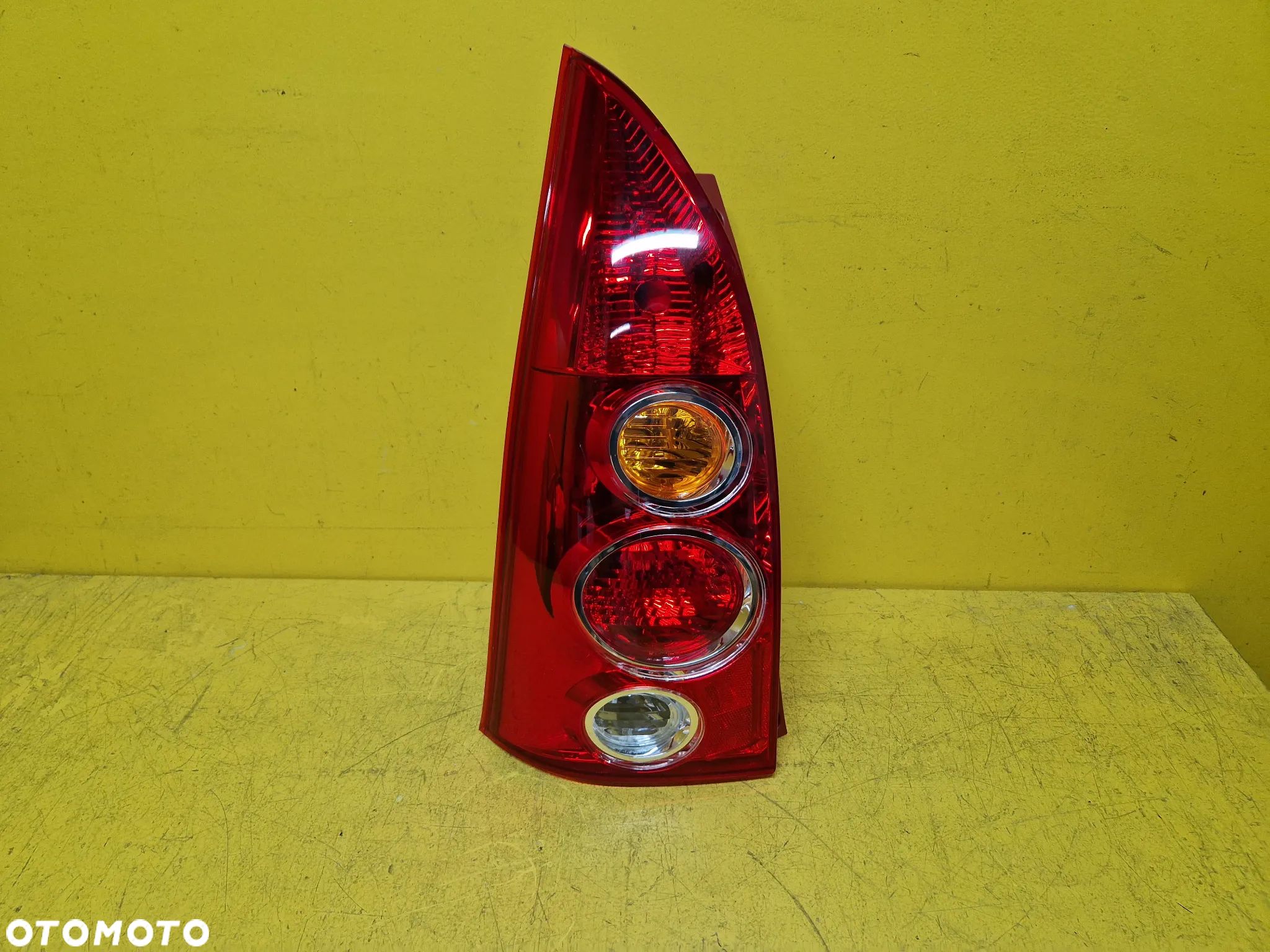 MAZDA PREMACY LAMPA TYŁ 216-19522-R - 1