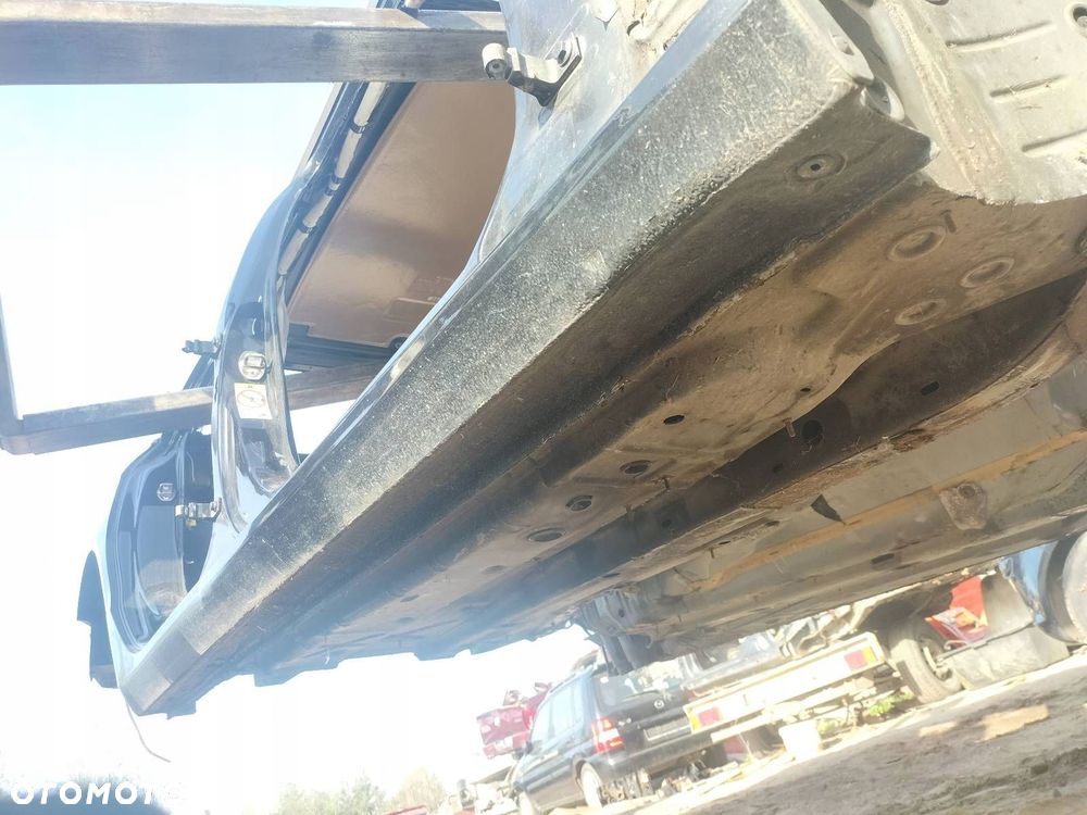 PRÓG PRAWY + SŁUPEK ŚRODKOWY AUDI A4 B8 LZ9Y - 4