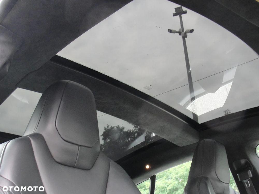 Tesla Model S - 9