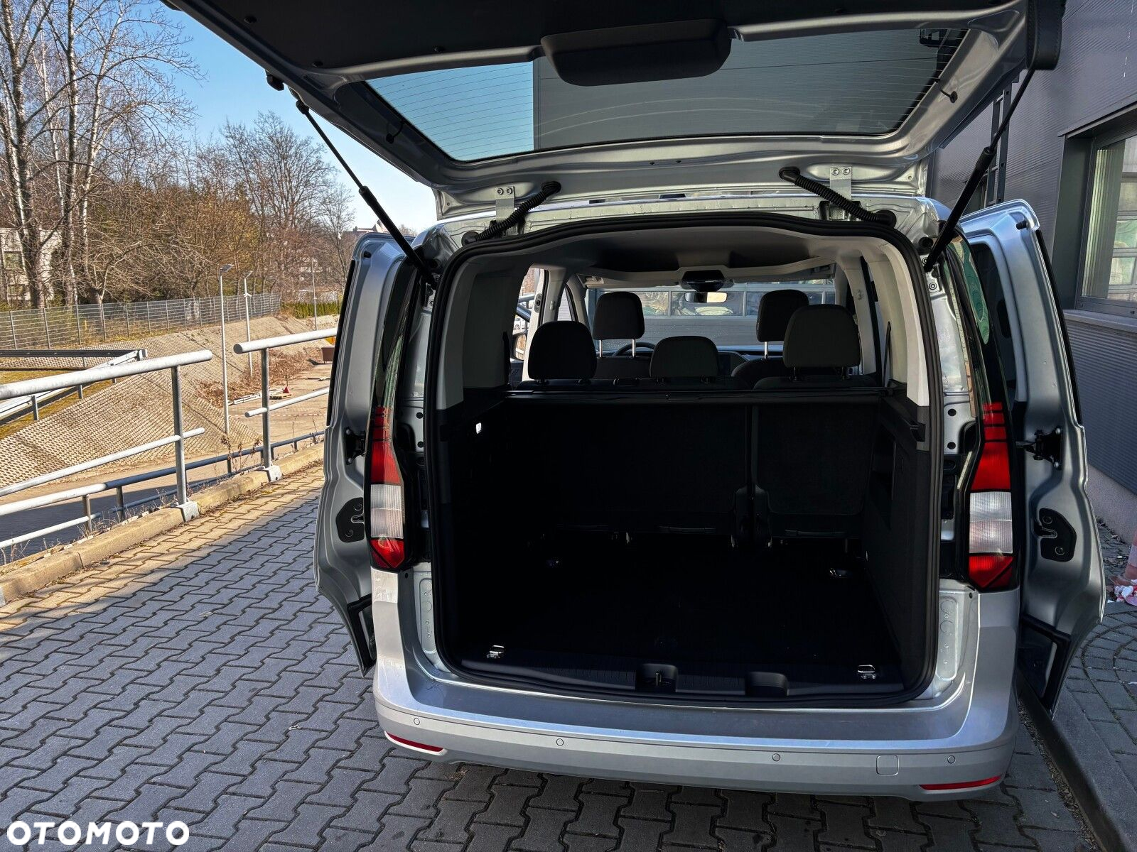 Volkswagen Caddy 2.0 TDI 102 KM 6-bm 5-miejsc - 14