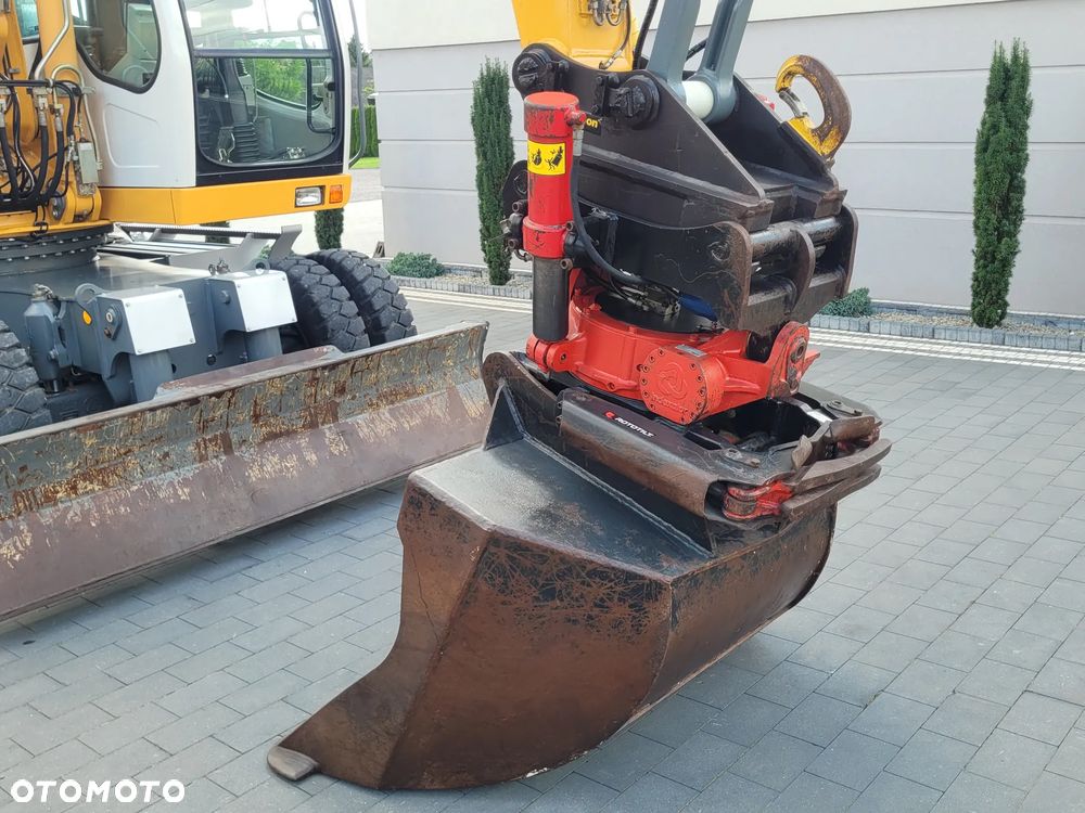 Liebherr 900 C / ROTOTILT ze szczypcami / 5400h / STAN IDEALNY !! / - 16
