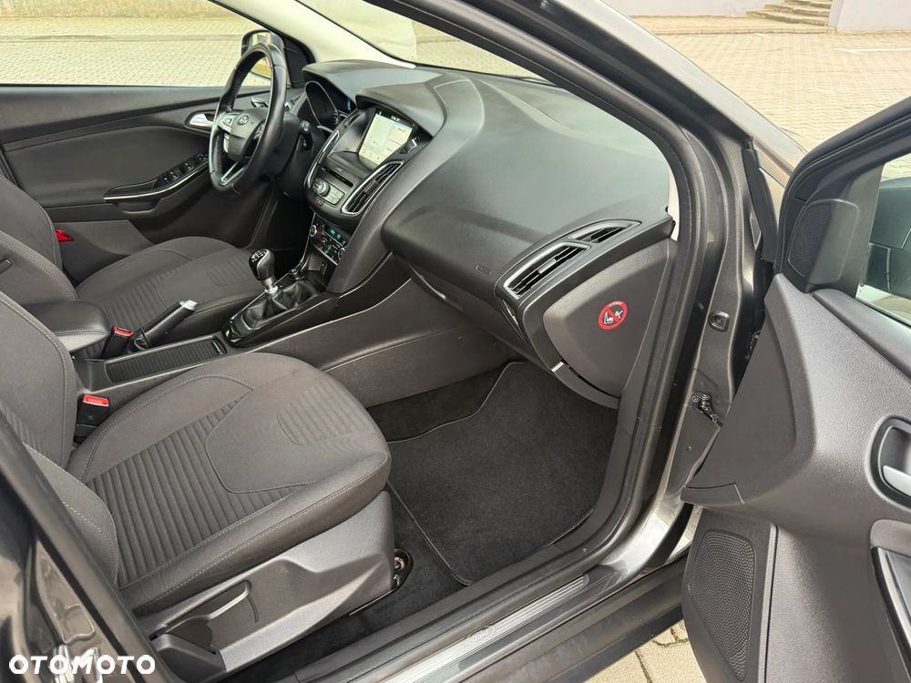 Ford Focus 1.5 EcoBlue Start-Stopp-System TITANIUM - 31