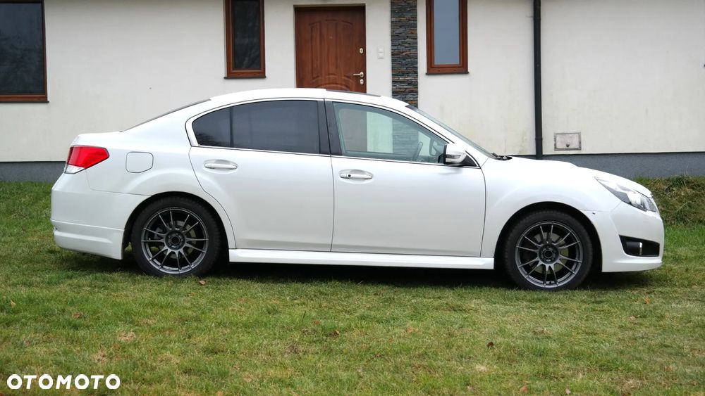 Subaru Legacy 2.5i GT - 11