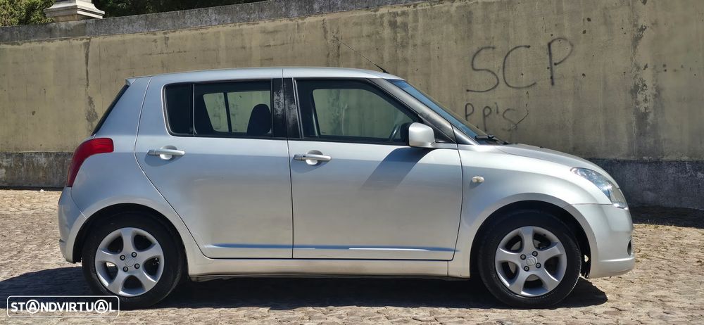Suzuki Swift 1.3 16V GLX - 7