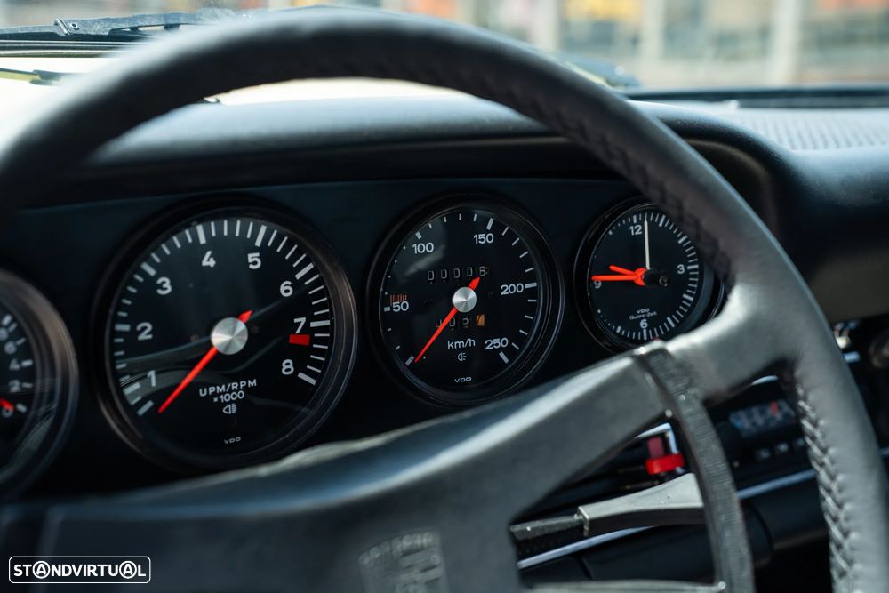 Porsche 911 Série F - 33
