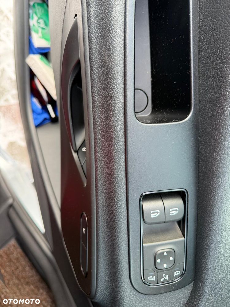 Mercedes-Benz Sprinter - 24