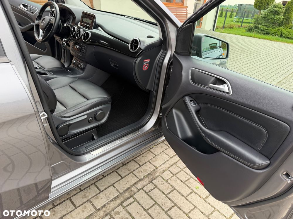 Mercedes-Benz Klasa B 180 7G-DCT Edition - 37