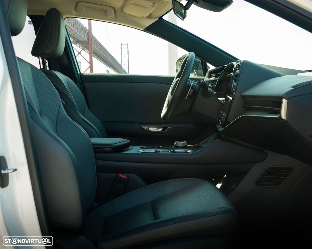 Lexus RZ 450e Premium Monotone c/ mala elétrica - 12
