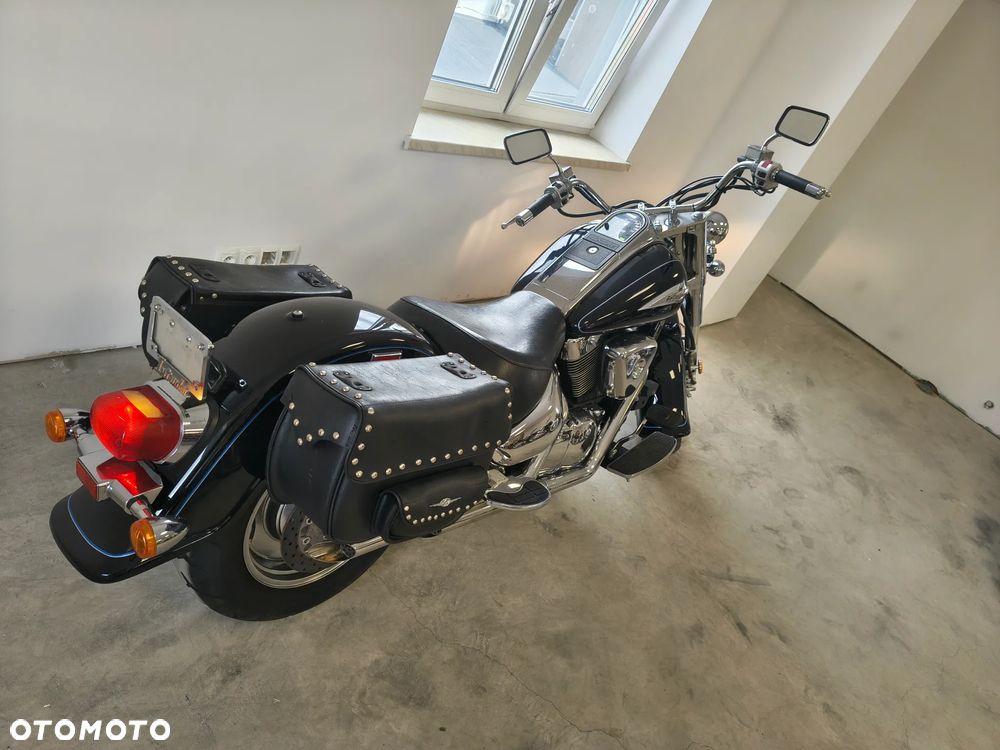 Suzuki Intruder - 16
