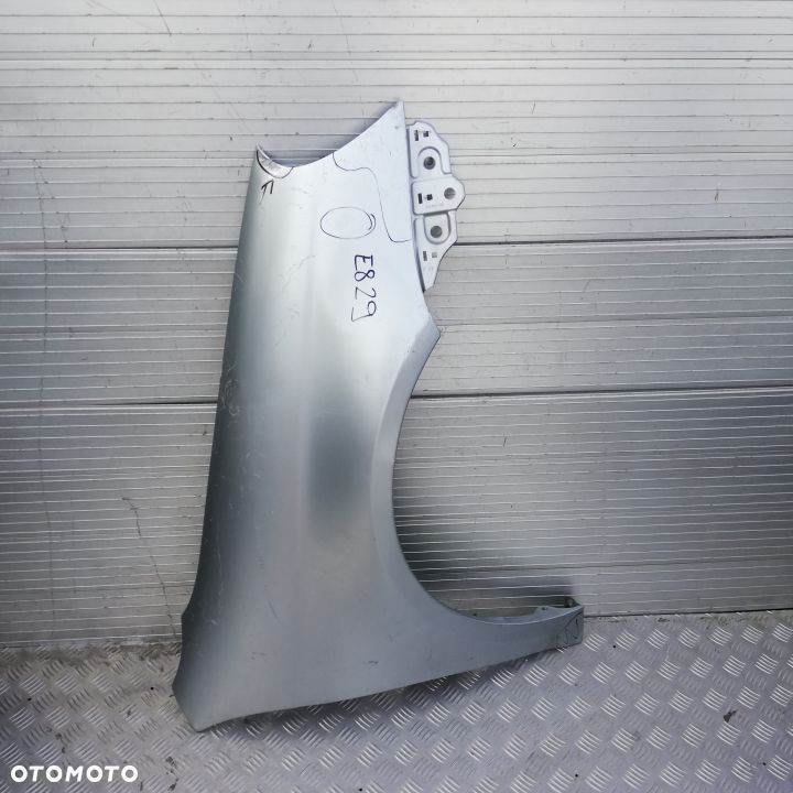 E829 PRAWY BŁOTNIK VOLKSWAGEN GOLF V 5 KOMBI 1K5 - 1