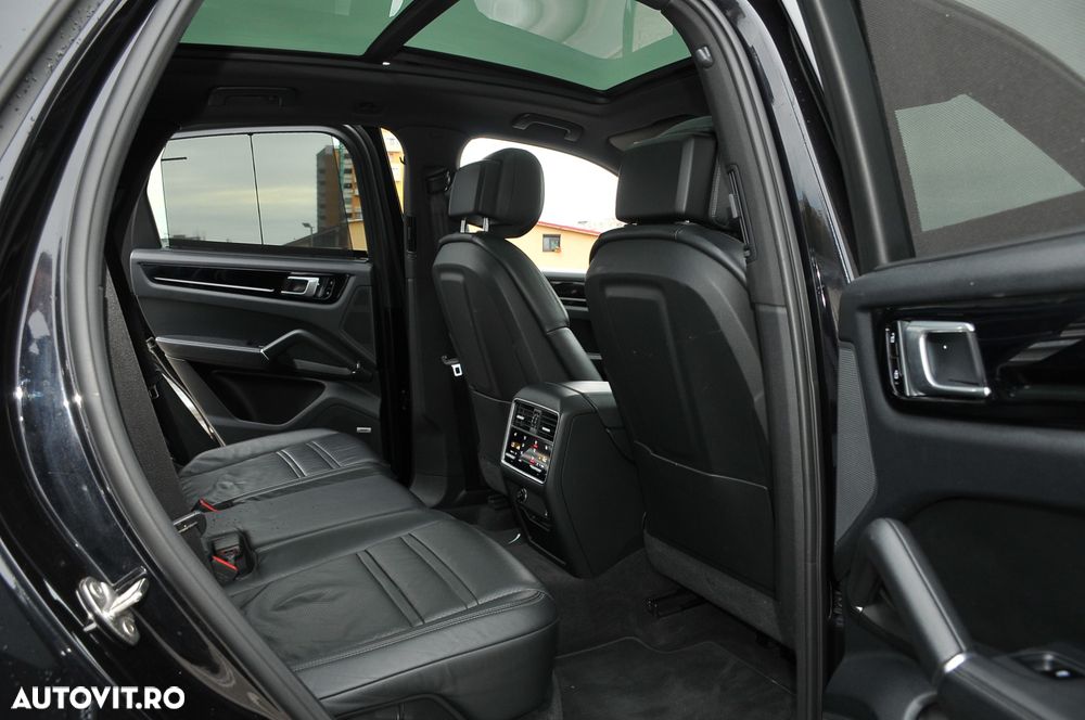 Porsche Cayenne Standard - 31