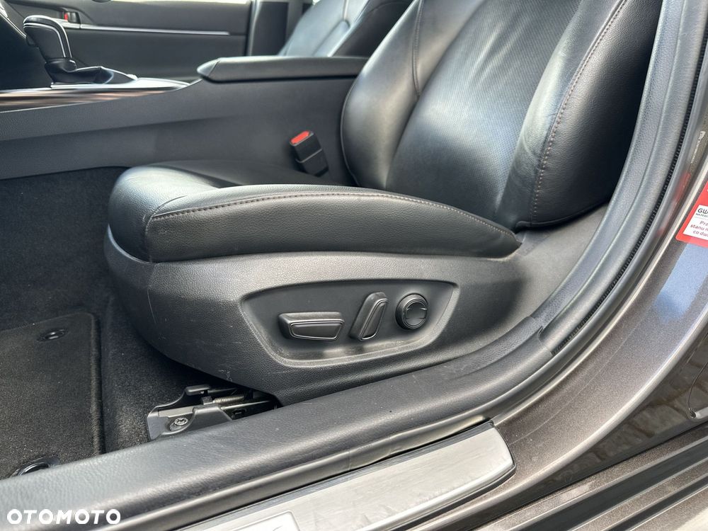 Toyota Camry 2.5 Hybrid Executive CVT - 21