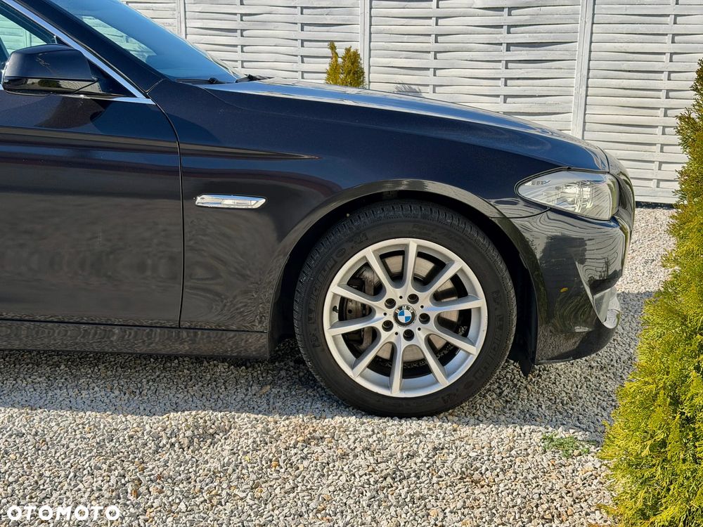 BMW Seria 5 525d - 32