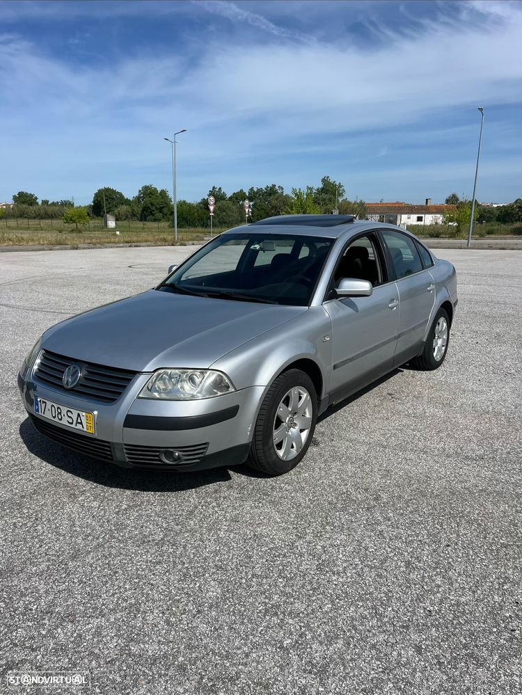 VW Passat 1.9 TDi Highline - 2