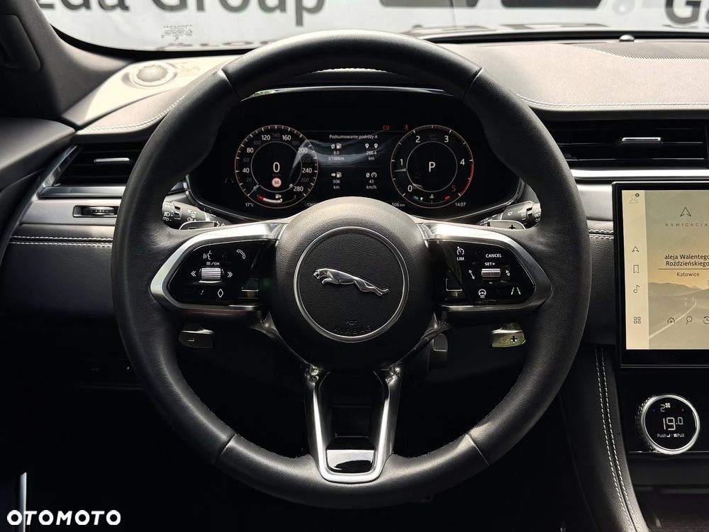 Jaguar F-Pace D200 AWD R-Dynamic SE - 12