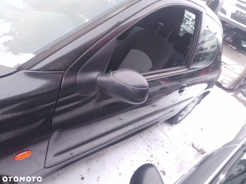 PEUGEOT 206  1.4 HDi 70 (DV4TD)- LAMPA TYŁ PRAWA LEWA - 14