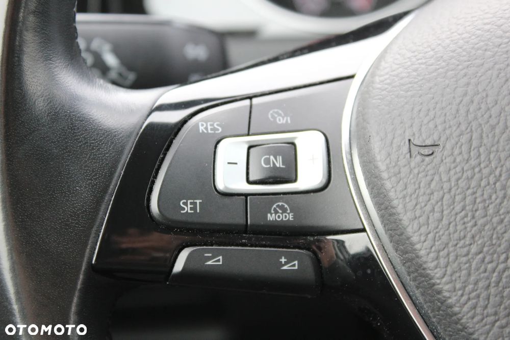 Volkswagen Golf 2.0 TDI SCR Comfortline - 17
