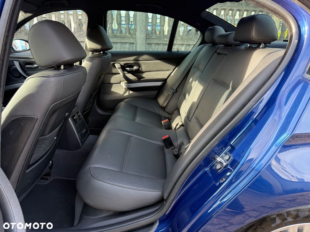 BMW Seria 3 318i - 27