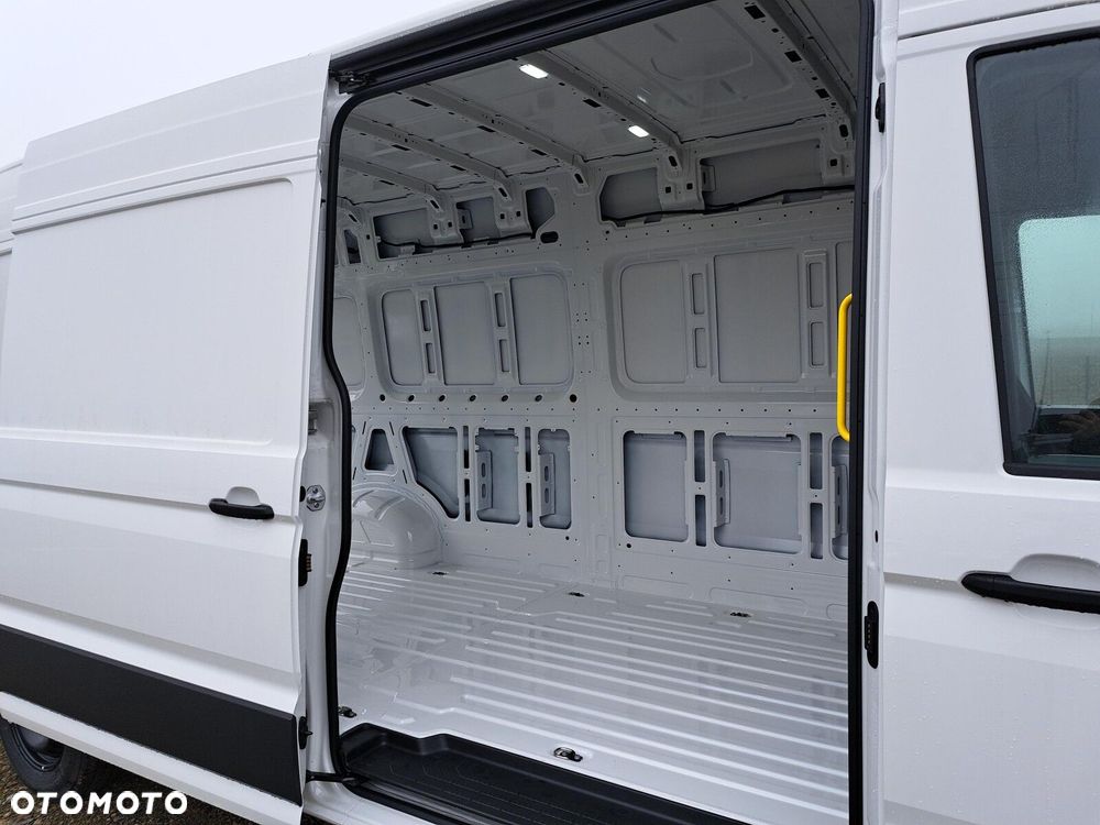 Volkswagen Crafter 35 Furgon z wysokim dachem silnik: 2,0 l EU6 SCR 177 KM, przedni 8-bieg.automatyczna, r.o : 4490 mm - 21