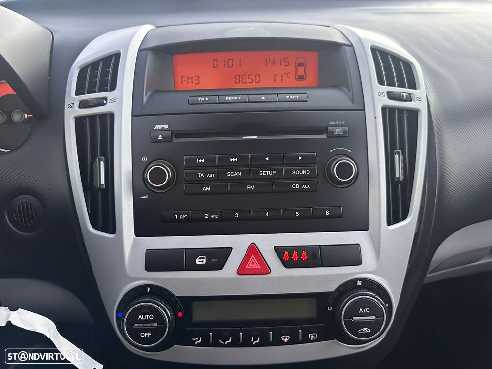 KIA Cee‘d SW 1.6 CRDi 115 cv de 2008 para peças - 10