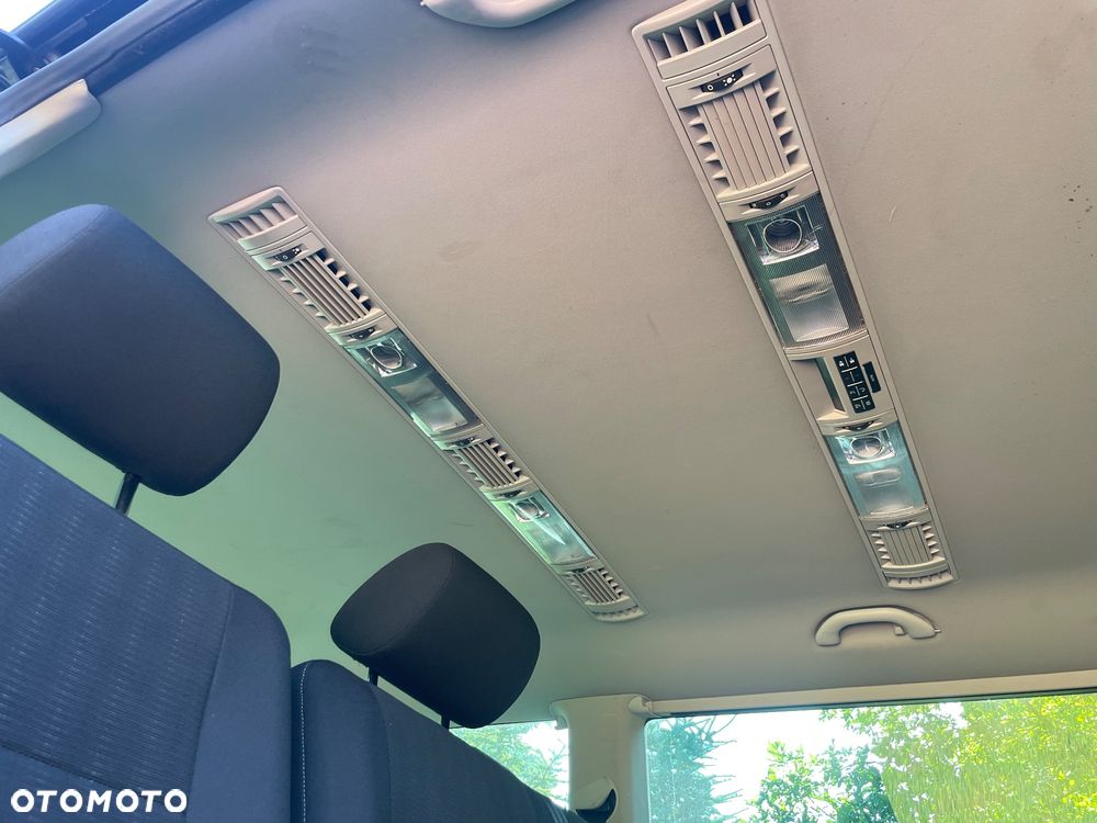 Volkswagen Caravelle - 17