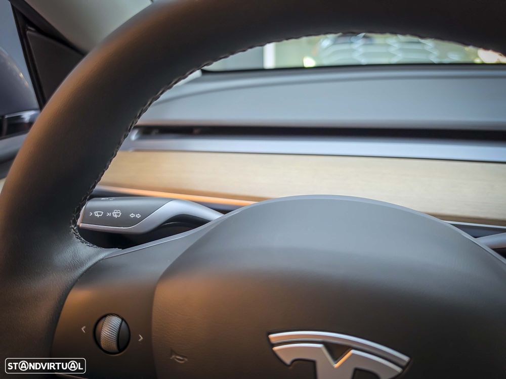 Tesla Model Y - 20