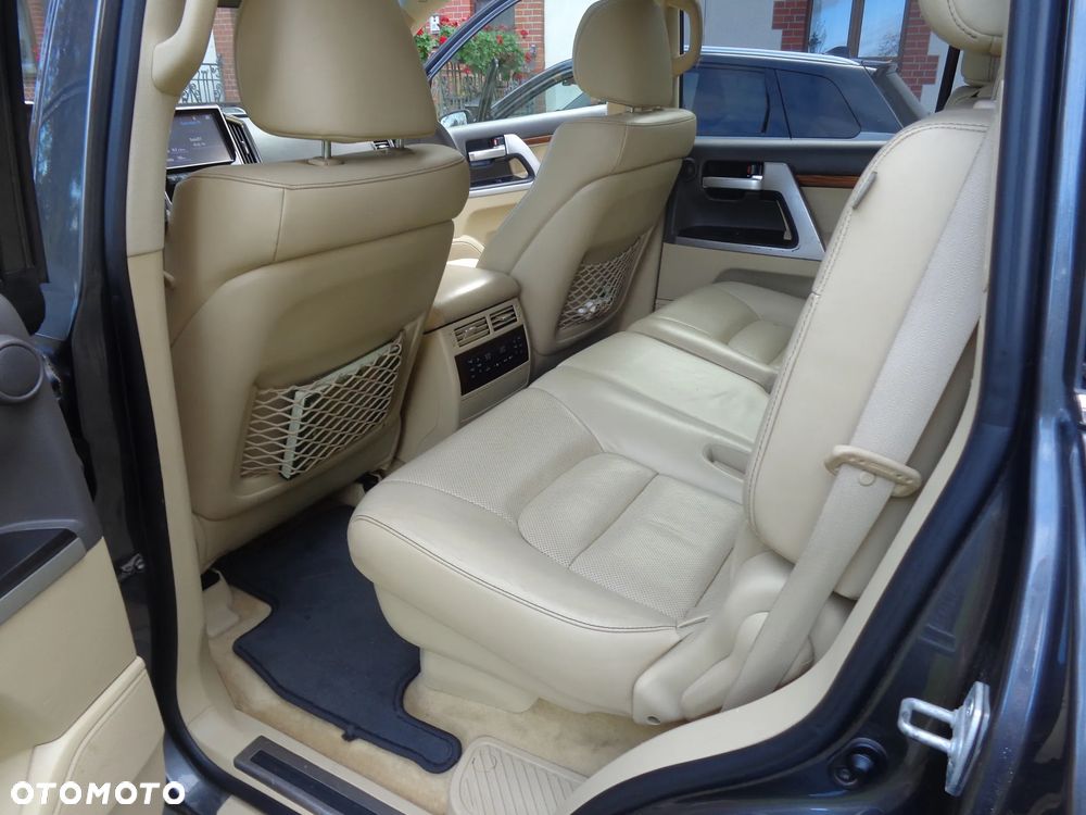Toyota Land Cruiser - 8