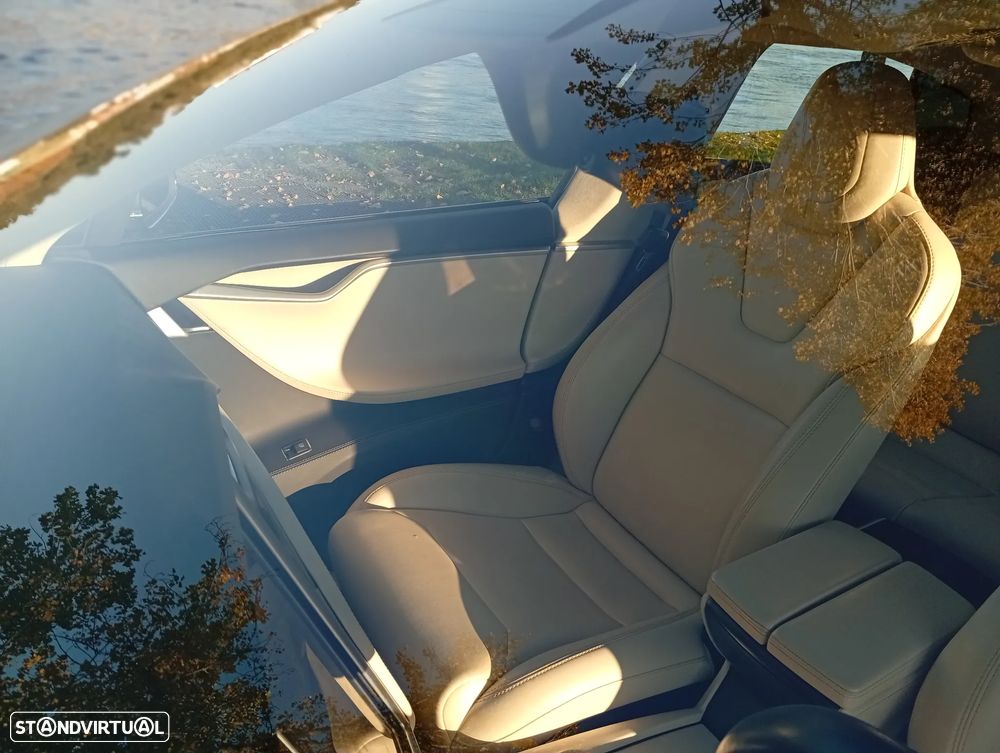 Tesla Model S - 32