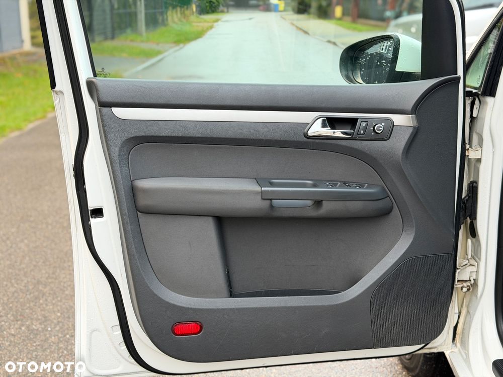 Volkswagen Touran 2.0 TDI DPF BlueMotion Technology DSG Comfortline - 24