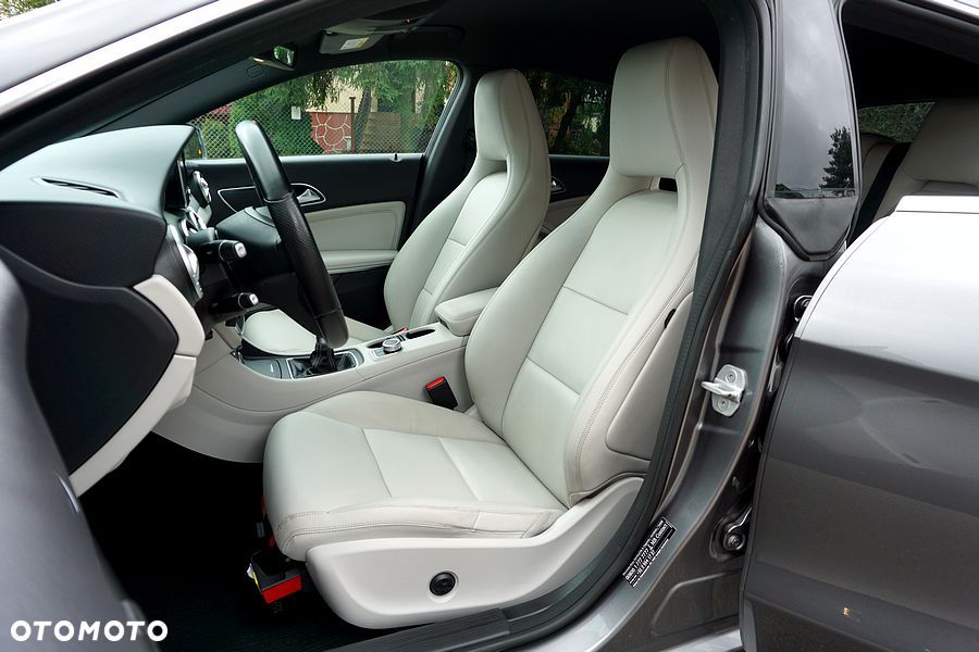 Mercedes-Benz CLA 180 Peak Edition - 22