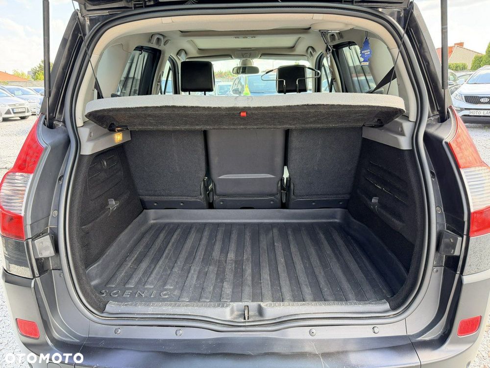 Renault Scenic 2.0 16V Privilege - 13