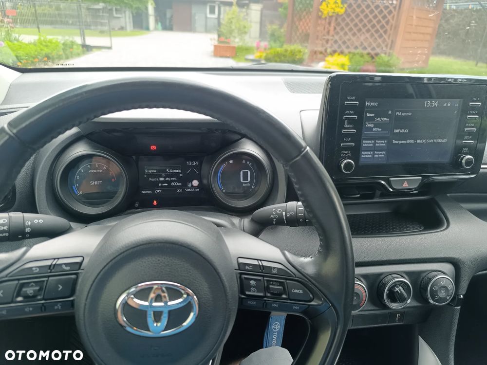 Toyota Yaris 1.0 Premium - 25