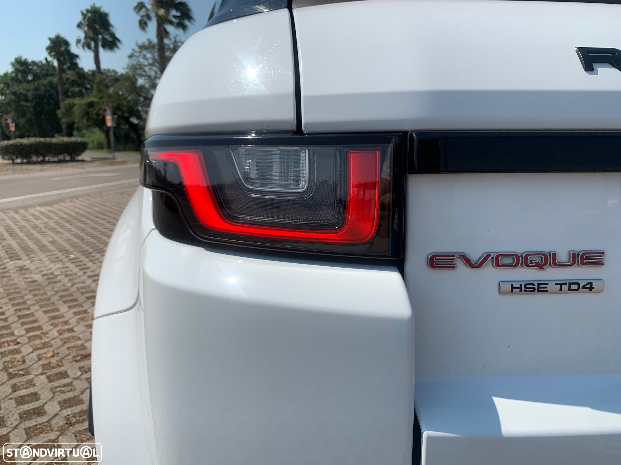 Land Rover Range Rover Evoque 2.0 TD4 SE Dynamic Auto - 14