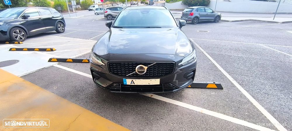 Volvo V60 2.0 B4 Plus Dark Auto - 3