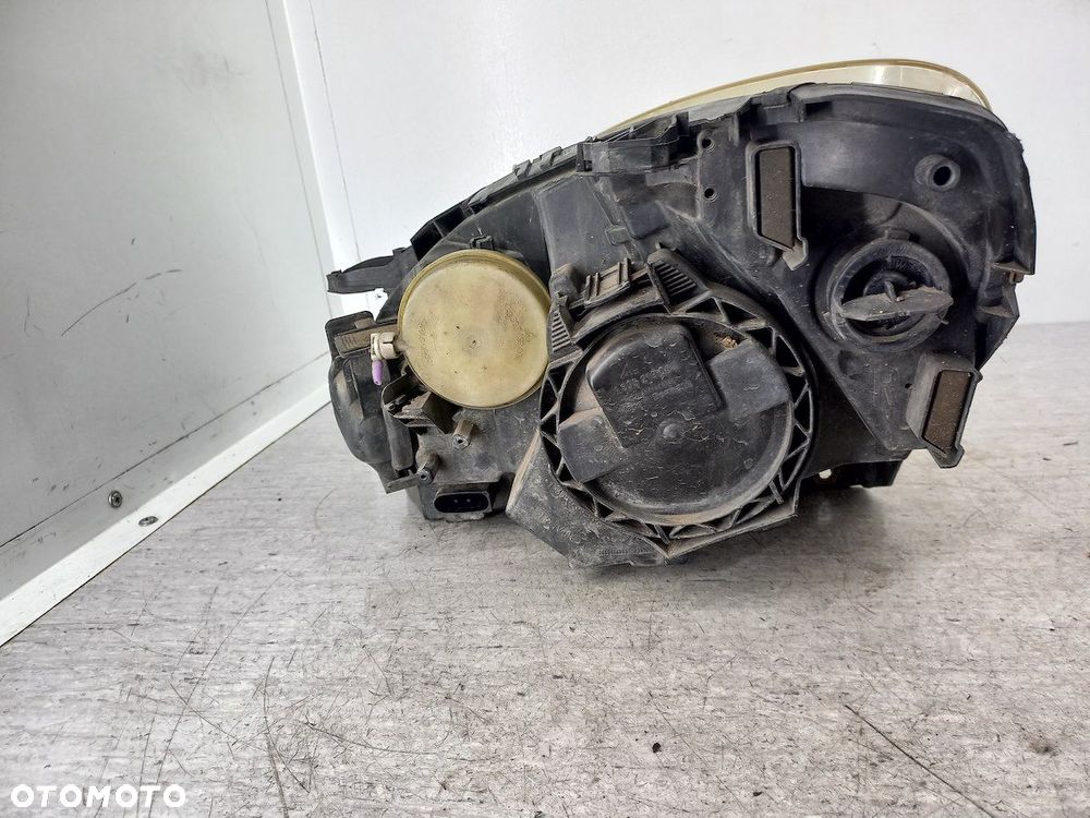 LAMPA PRZÓD PRAWA MERCEDES-BENZ KLASA B W245 A1698201861  0301220202 AL - 2