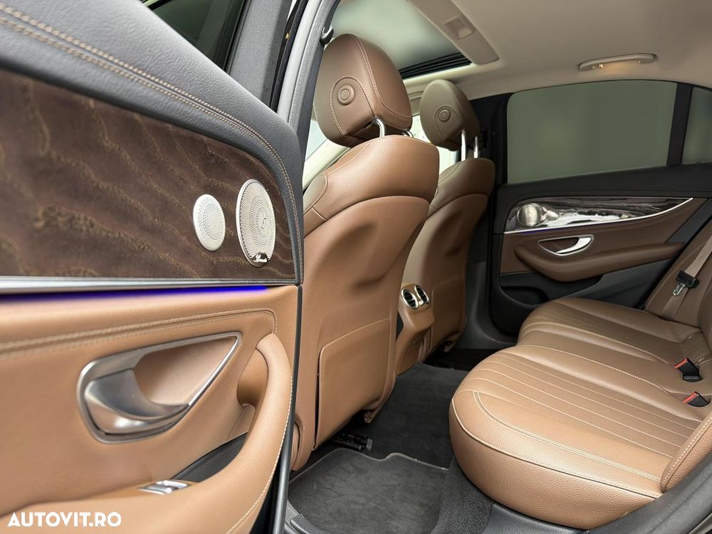 Mercedes-Benz E 300 4MATIC Aut. - 15