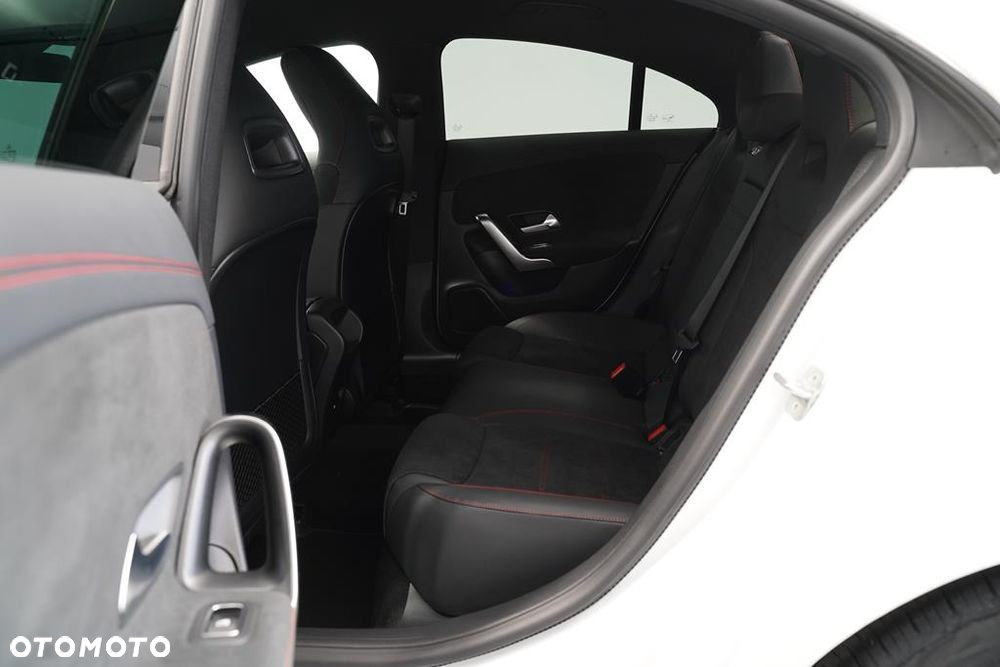 Mercedes-Benz CLA 200 mHEV AMG Line 7G-DCT - 9