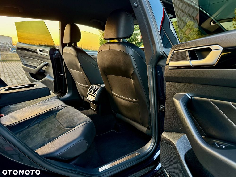 Volkswagen Arteon 2.0 TDI SCR DSG R-Line - 29