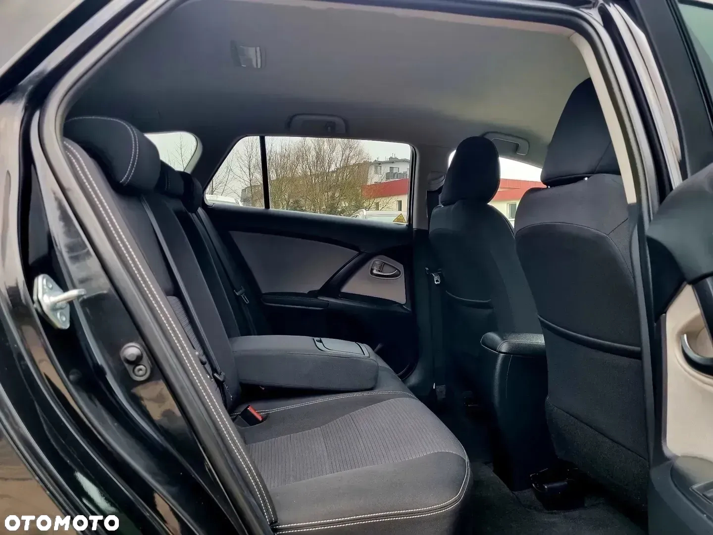 Toyota Avensis 1.8 Premium MS - 12