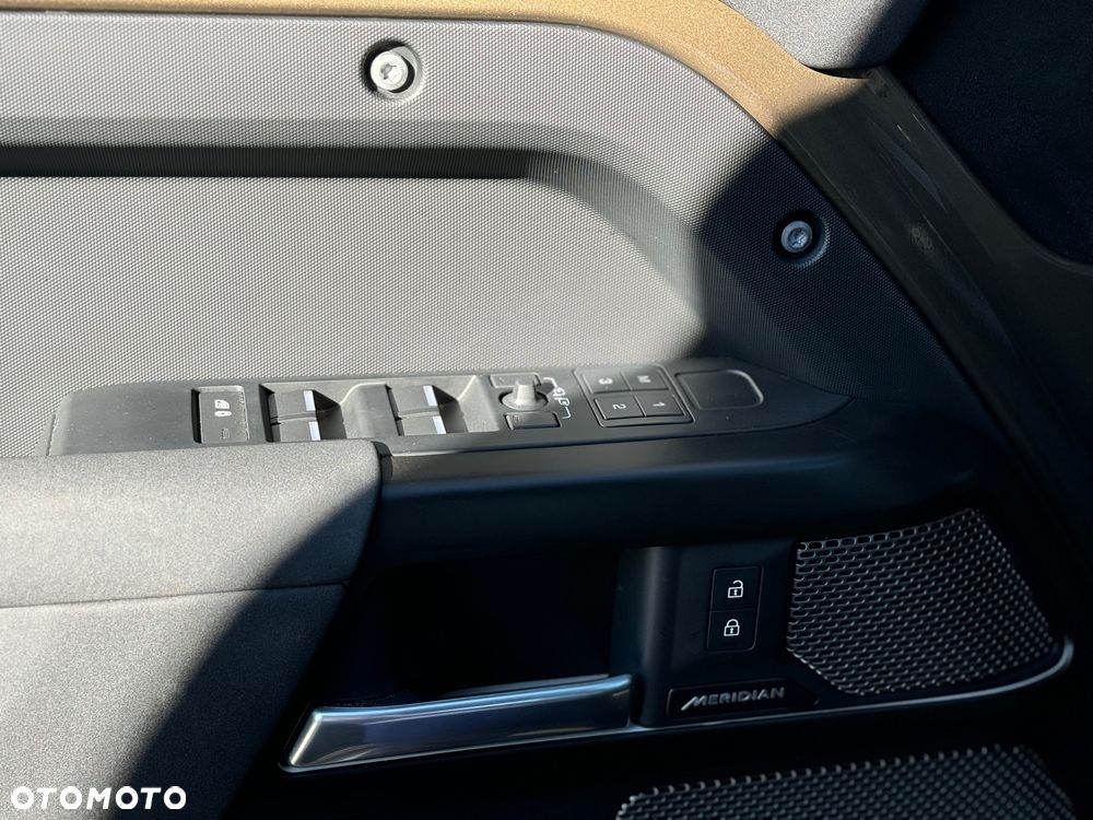 Land Rover Defender 110 D200 HSE - 14