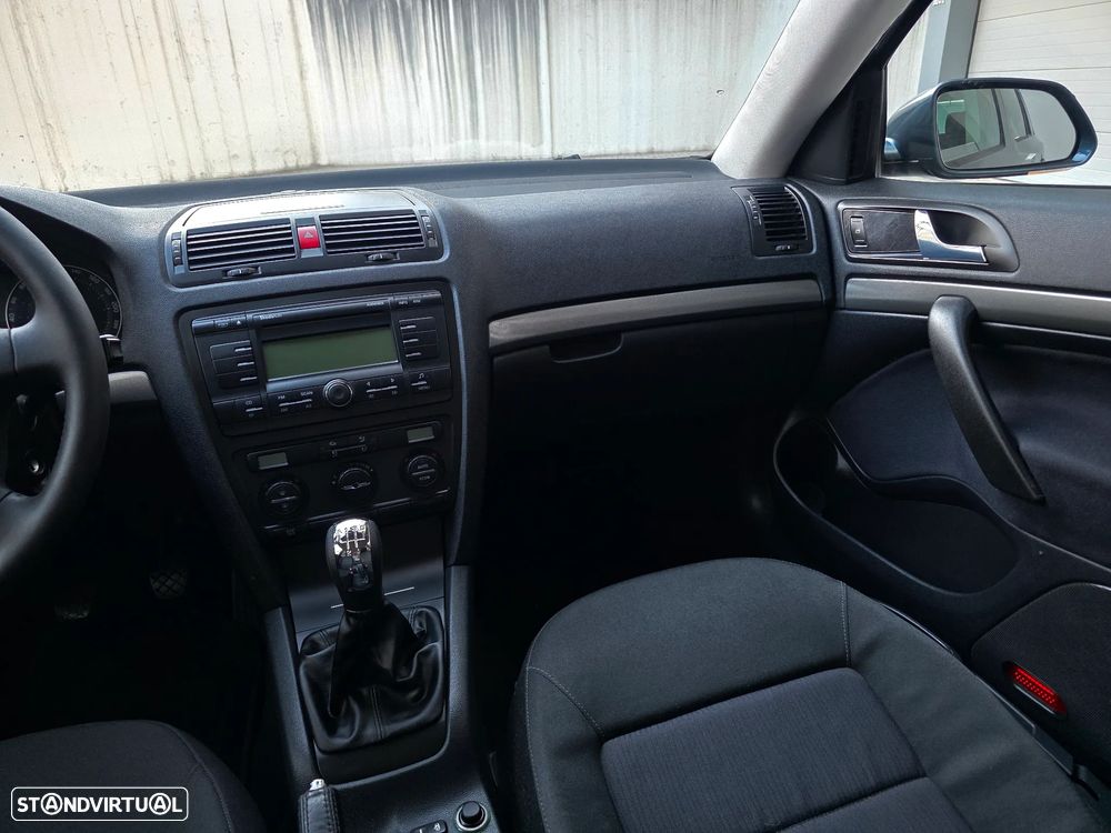 Skoda Octavia Break 1.9 TDi Sportline - 38