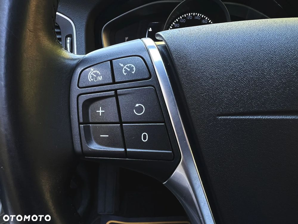 Volvo V60 D4 Geartronic Summum - 27