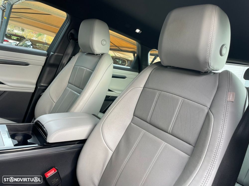 Land Rover Range Rover Evoque 1.5 P300e AWD SE Auto - 8