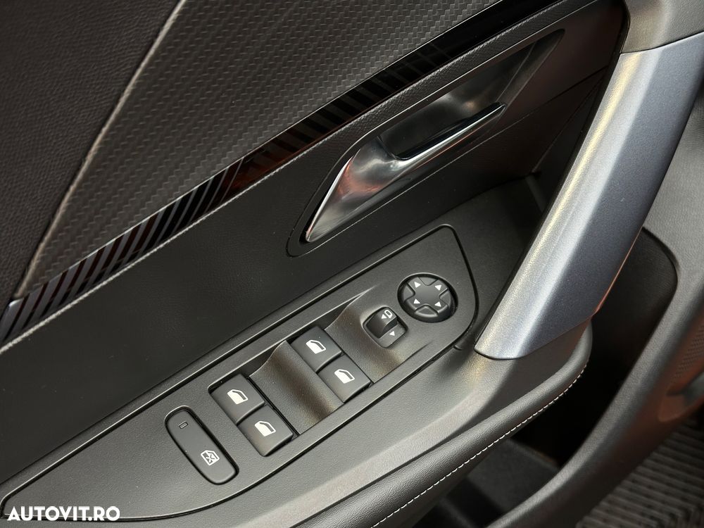 Peugeot 2008 PureTech 130 EAT8 Allure - 25