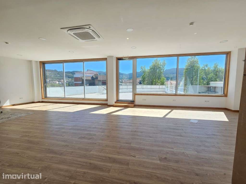 Espaço Comercial p/ Arrendamento c/ 102m² e Varanda com 57m² - Vila... - Grande imagem: 2/15
